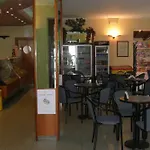 Alojamento de Acomodação e Pequeno-almoço Azzano Holidays 3*