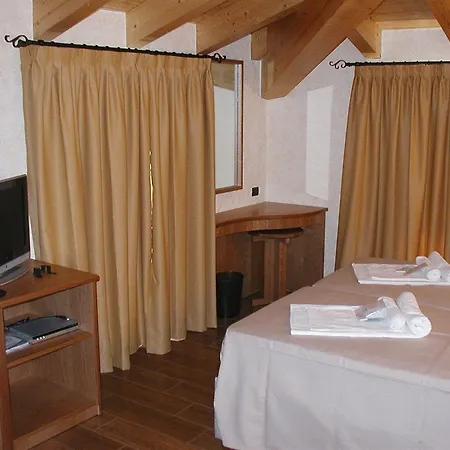 Azzano Holidays Bed and Breakfast Mezzegra