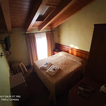 Azzano Holidays Bed and Breakfast 3*