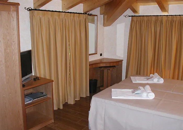 Azzano Holidays Bed & Breakfast Mezzegra